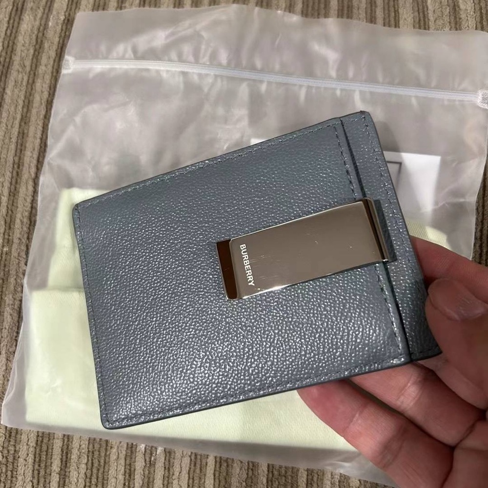 NWT- burberry money clip